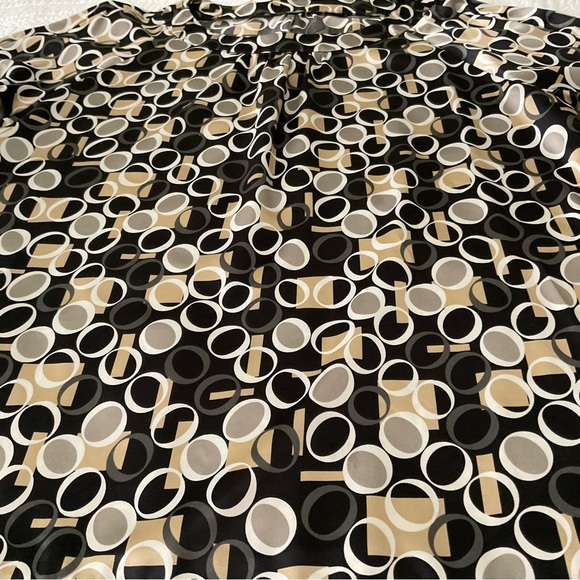 BLACK AND TAUPE GEOMETRIC PATTERN PRINT BLOUSE, SIZE: L - Picture 9 of 9